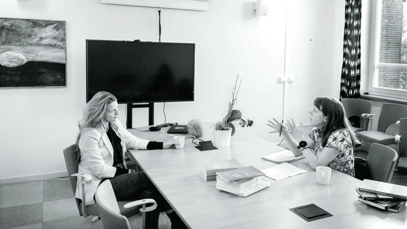 Samtal mellan Rebecca Adami och Johanna Lundeberg.