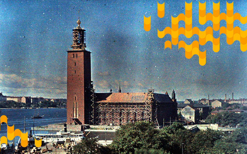 Stadshuset under uppbyggnad med byggnadsställning runt om.
