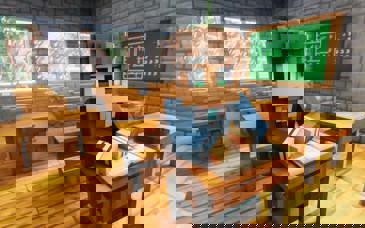 Illustration av en Minecraftfigur i ett klassrum.