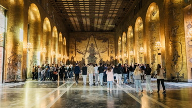 Elever i Gyllene salen i Stockholms stadshus