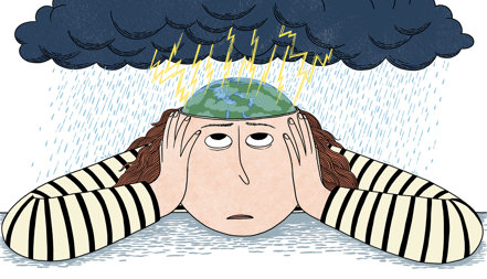 En flicka hänger med armarna över ett bord, över henne syns ett regnmoln.