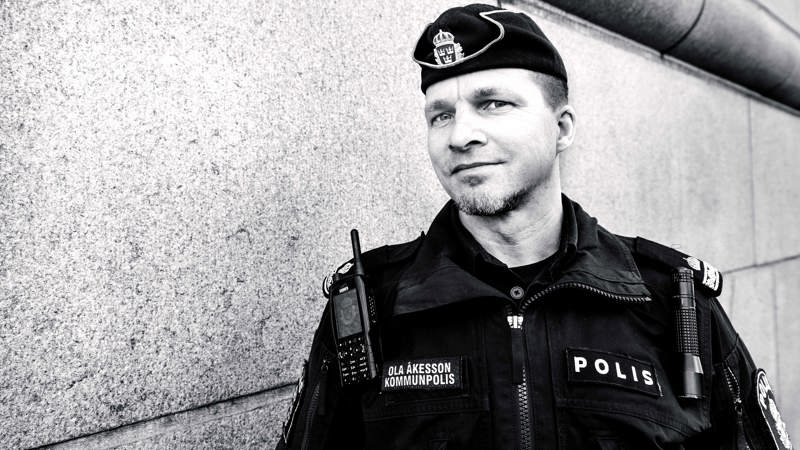 Halvporträtt av Ole Åkesson framför en fasad.