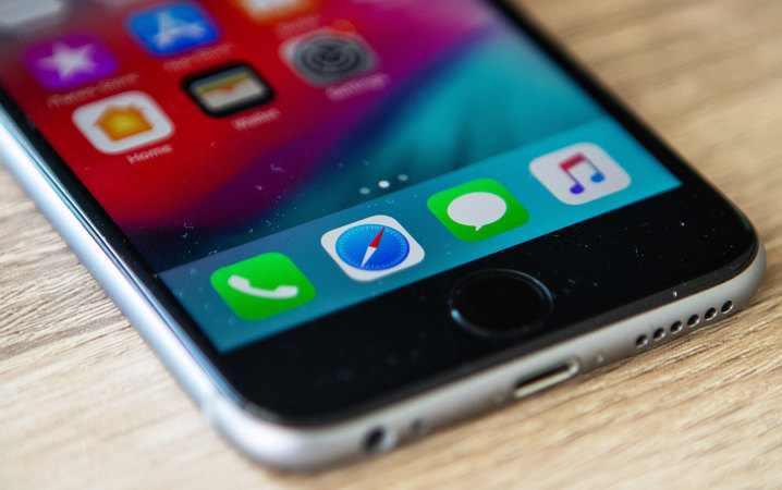 Närbild på några app-ikoner på en mobiltelefon.