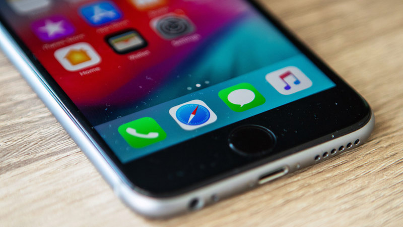 Närbild på några app-ikoner på en mobiltelefon.