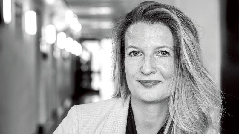 Närbild av Rebecca Adami.