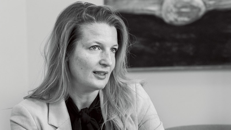 Närbild av Rebecca Adami.