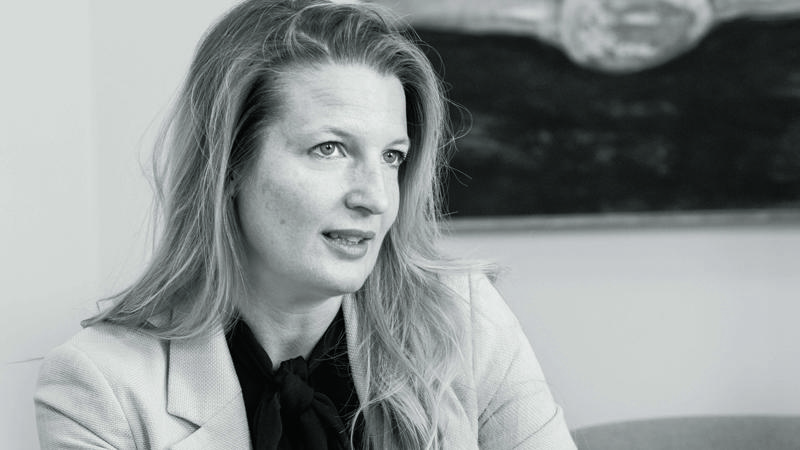 Närbild av Rebecca Adami.